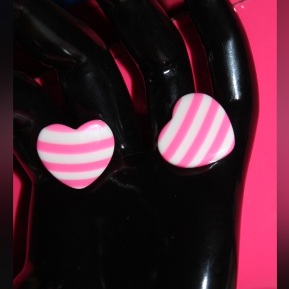 Pink & White Retro Style Heart Earrings ☆GLOWS UNDER BLACK LIGHT☆ - Picture 4 of 8